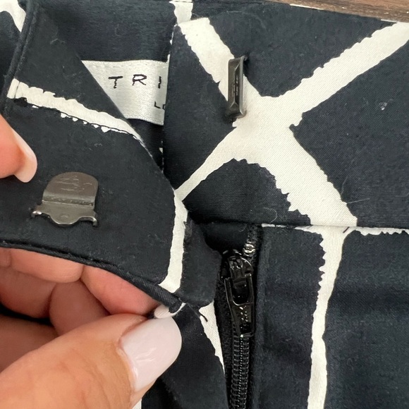 Trina Turk Navy Blue & White Mini Skirt - Size 2 - Picture 3 of 6